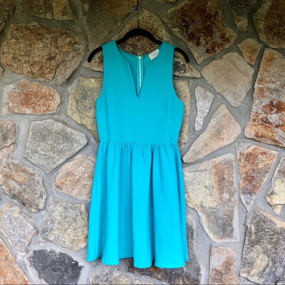 Everly Split Neck Dress - Picture 2 of 10